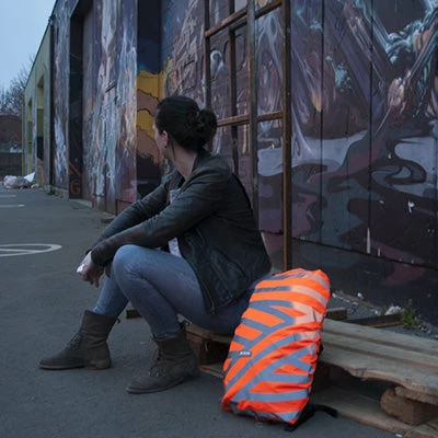 Housse De Sac à Dos Vélo Orange Haute Visibilité Berlin Wowow 20-25L – Image 3